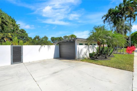 House in Fort Lauderdale, Florida 2 bedrooms, 149.2 sq.m. № 1119914 - photo 13