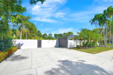 House in Fort Lauderdale, Florida 2 bedrooms, 149.2 sq.m. № 1119914 - photo 14