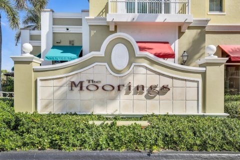 Condo in Lantana, Florida, 3 bedrooms  № 1162856 - photo 1