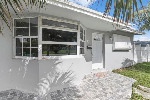 Villa ou maison à vendre à Lauderhill, Floride: 4 chambres, 179.49 m2 № 936647 - photo 1