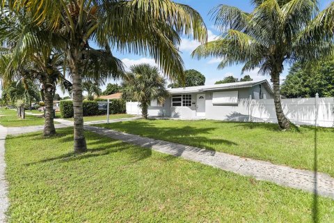 Casa en venta en Lauderhill, Florida, 4 dormitorios, 179.49 m2 № 936647 - foto 3