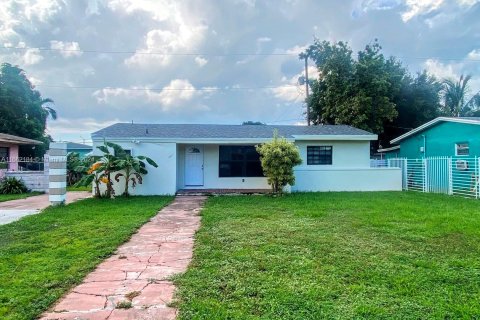 Villa ou maison à louer à Miami, Floride: 2 chambres, 92.62 m2 № 1370420 - photo 1