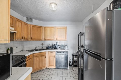 Condo in Lauderhill, Florida, 2 bedrooms  № 1272486 - photo 11