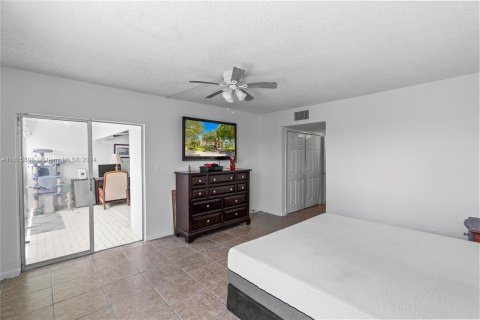 Condo in Lauderhill, Florida, 2 bedrooms  № 1272486 - photo 24