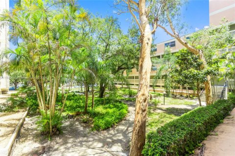 Condo in Lauderhill, Florida, 2 bedrooms  № 1272486 - photo 2