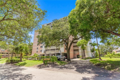 Condominio en venta en Lauderhill, Florida, 2 dormitorios, 144.93 m2 № 1272486 - foto 1