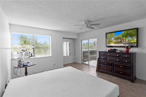 Condo in Lauderhill, Florida, 2 bedrooms  № 1272486 - photo 22