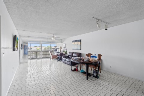 Copropriété à vendre à Lauderhill, Floride: 2 chambres, 144.93 m2 № 1272486 - photo 5