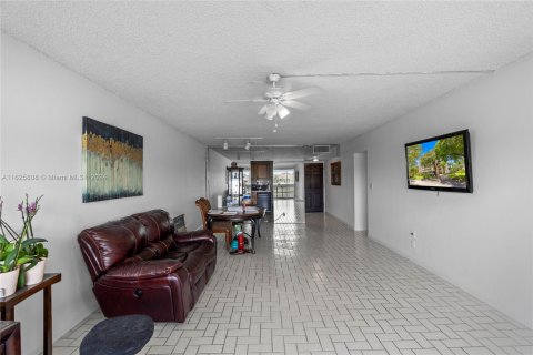 Copropriété à vendre à Lauderhill, Floride: 2 chambres, 144.93 m2 № 1272486 - photo 3