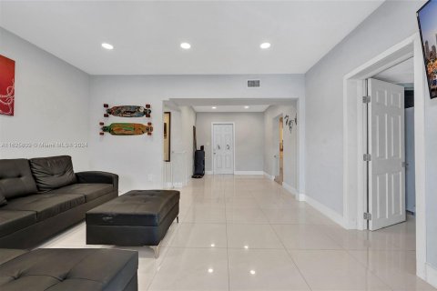 Villa ou maison à vendre à Miami Gardens, Floride: 3 chambres, 121.24 m2 № 1272487 - photo 13