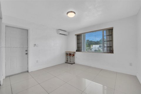 Villa ou maison à vendre à Miami Gardens, Floride: 3 chambres, 121.24 m2 № 1272487 - photo 10