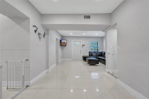 Villa ou maison à vendre à Miami Gardens, Floride: 3 chambres, 121.24 m2 № 1272487 - photo 9