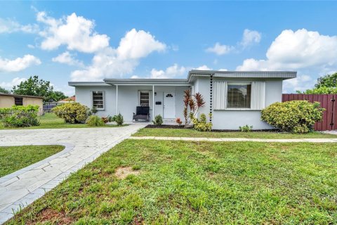 Villa ou maison à vendre à Miami Gardens, Floride: 3 chambres, 121.24 m2 № 1272487 - photo 1