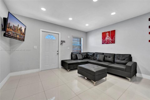 Villa ou maison à vendre à Miami Gardens, Floride: 3 chambres, 121.24 m2 № 1272487 - photo 11