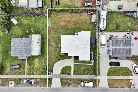 Casa en venta en Miami Gardens, Florida, 3 dormitorios, 121.24 m2 № 1272487 - foto 4