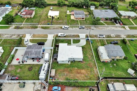 Casa en venta en Miami Gardens, Florida, 3 dormitorios, 121.24 m2 № 1272487 - foto 3