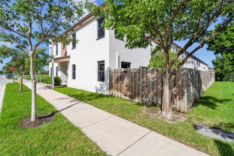 Adosado en venta en Miami, Florida, 4 dormitorios, 193.79 m2 № 1389967 - foto 3