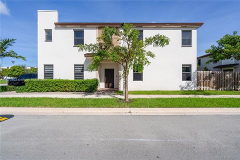 Townhouse in Miami, Florida 4 bedrooms, 193.79 sq.m. № 1389967 - photo 4