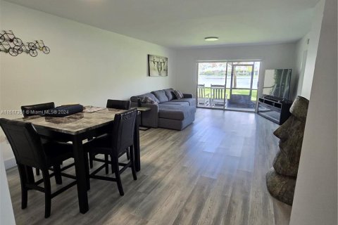 Condominio en venta en Pembroke Pines, Florida, 2 dormitorios, 112.13 m2 № 1238748 - foto 5