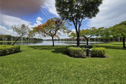 Condominio en venta en Pembroke Pines, Florida, 2 dormitorios, 112.13 m2 № 1238748 - foto 2