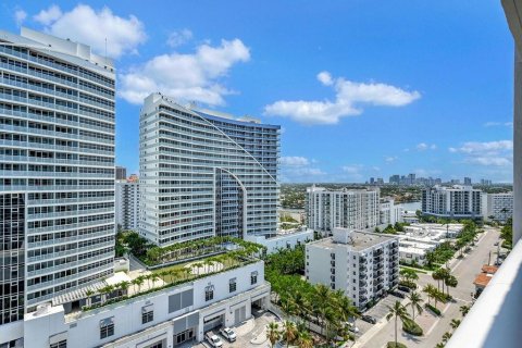 Condo in Fort Lauderdale, Florida  № 1210332 - photo 1