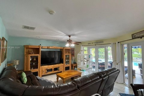 Villa ou maison à vendre à Coral Springs, Floride: 4 chambres, 224.27 m2 № 1348814 - photo 12