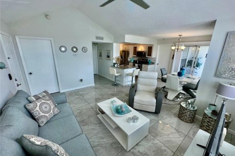 Condominio en venta en Orlando, Florida, 2 dormitorios, 99.13 m2 № 683444 - foto 3
