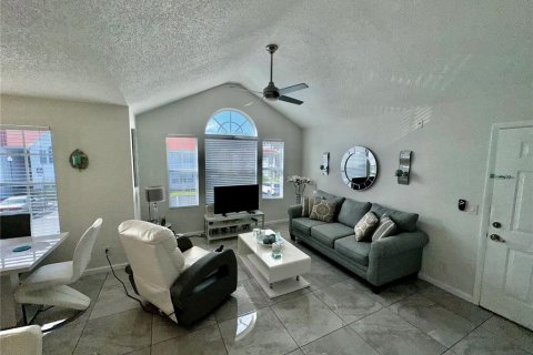 Condominio en venta en Orlando, Florida, 2 dormitorios, 99.13 m2 № 683444 - foto 2