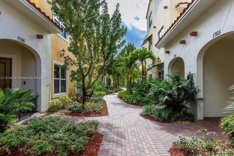 Adosado en venta en Pembroke Pines, Florida, 4 dormitorios, 217.21 m2 № 1239897 - foto 2