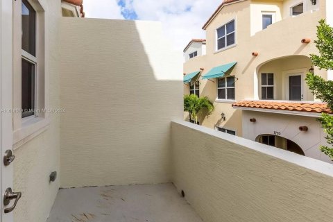 Townhouse in Pembroke Pines, Florida 4 bedrooms, 217.21 sq.m. № 1239897 - photo 22