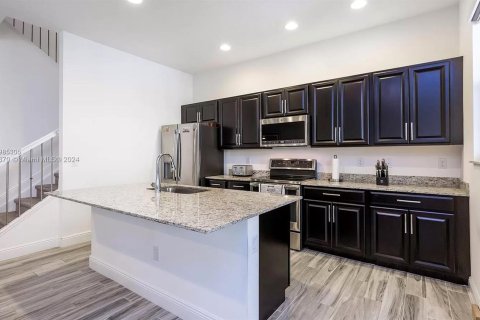 Adosado en venta en Pembroke Pines, Florida, 4 dormitorios, 217.21 m2 № 1239897 - foto 5