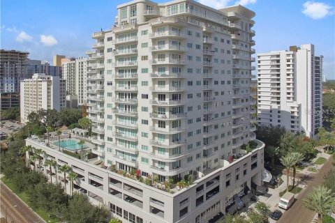 Condo in Orlando, Florida, 2 bedrooms  № 1385029 - photo 1