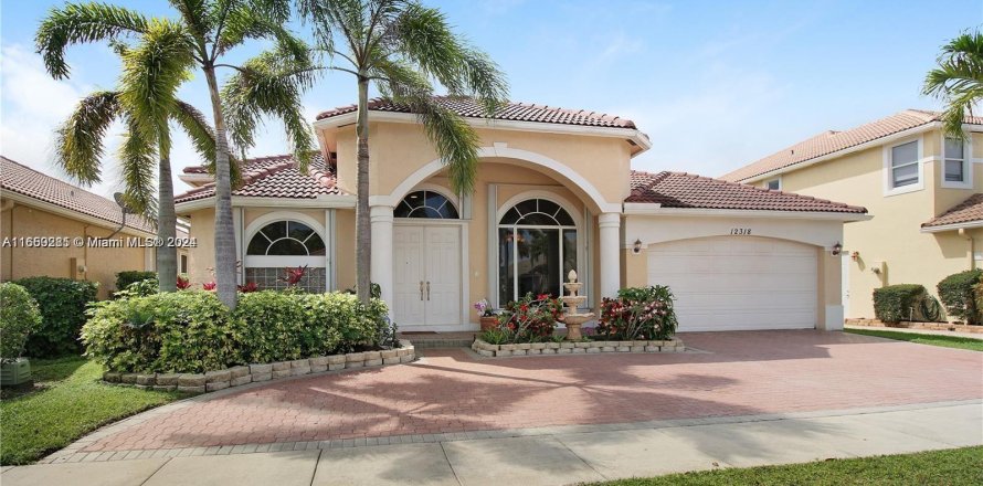 Villa ou maison à Coral Springs, Floride 4 chambres, 190.26 m2 № 1332358