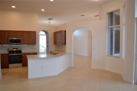 Villa ou maison à vendre à Coral Springs, Floride: 4 chambres, 190.26 m2 № 1332358 - photo 4