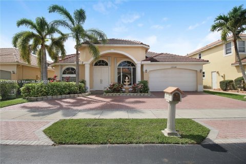 Villa ou maison à vendre à Coral Springs, Floride: 4 chambres, 190.26 m2 № 1332358 - photo 3