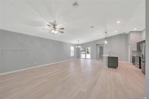 Villa ou maison à vendre à Port St. Lucie, Floride: 4 chambres, 169.18 m2 № 1332356 - photo 13