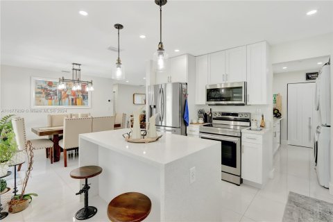 Casa en venta en Miami, Florida, 4 dormitorios, 142.98 m2 № 1417203 - foto 4