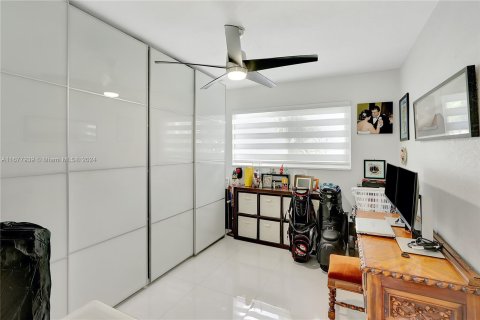 Casa en venta en Miami, Florida, 4 dormitorios, 142.98 m2 № 1417203 - foto 20