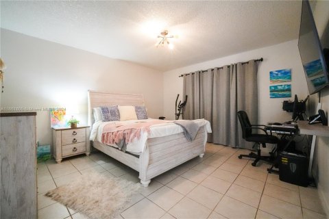 Casa en venta en Miami, Florida, 3 dormitorios, 171.22 m2 № 1374329 - foto 11