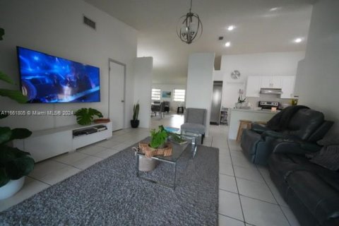 Casa en venta en Miami, Florida, 3 dormitorios, 171.22 m2 № 1374329 - foto 9