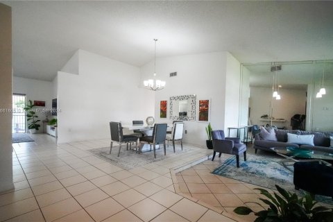 Villa ou maison à vendre à Miami, Floride: 3 chambres, 171.22 m2 № 1374329 - photo 12