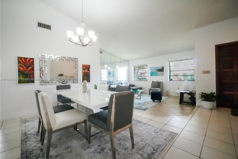 Casa en venta en Miami, Florida, 3 dormitorios, 171.22 m2 № 1374329 - foto 17