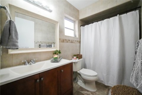 Casa en venta en Miami, Florida, 3 dormitorios, 171.22 m2 № 1374329 - foto 19