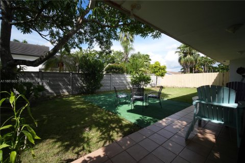 House in Miami, Florida 3 bedrooms, 171.22 sq.m. № 1374329 - photo 2