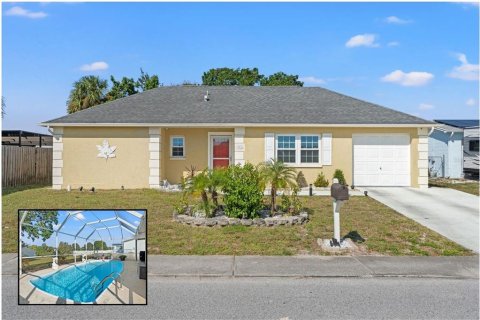 House in Port Richey, Florida 2 bedrooms, 95.88 sq.m. № 1418036 - photo 1