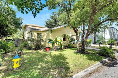 Casa en venta en Tampa, Florida, 4 dormitorios, 150.78 m2 № 1382419 - foto 24