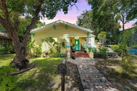 Casa en venta en Tampa, Florida, 4 dormitorios, 150.78 m2 № 1382419 - foto 1