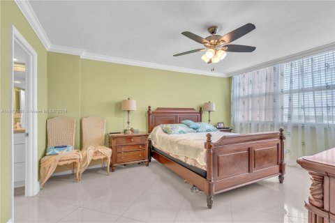 Condo in Miami, Florida, 2 bedrooms  № 1395987 - photo 13