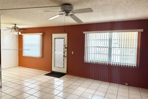 Copropriété à vendre à Pembroke Pines, Floride: 2 chambres, 96.99 m2 № 1134807 - photo 4