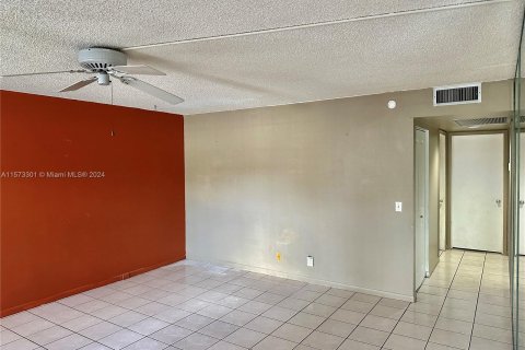 Copropriété à vendre à Pembroke Pines, Floride: 2 chambres, 96.99 m2 № 1134807 - photo 5